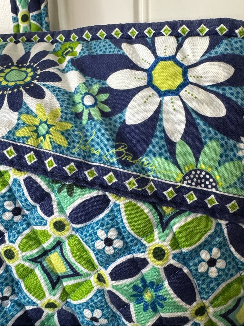 VERA BRADLEY 💚 Large Duffel Travel, Diaper Bag, Green Paisley Pattern 13x17” - Picture 10 of 15